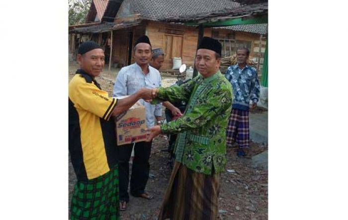 Anggota DPRD Tuban dari PKB Beri Bantuan Korban Kebakaran di Senori