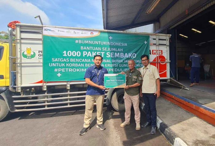Petrokmia Gresik Salurkan 1.000 Paket Sembako untuk Korban Erupsi Semeru