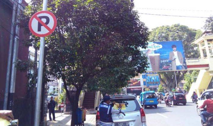 Parkir Sembarangan di Kota Malang, Langsung Ditilang