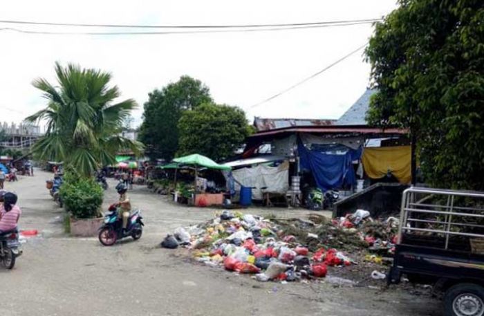 Aktivitas Angkut Dibuat Empat Hari Sekali, Sampah di Pasar Mojosari Meluber