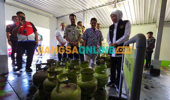 Pastikan Stok Aman, Gubernur Khofifah Sidak Pangkalan dan Agen LPG di Surabaya