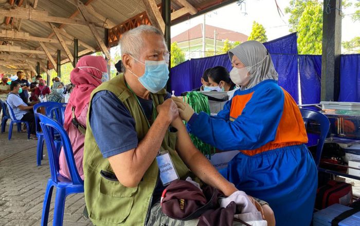 Pedagang Pasar Grosir Ngronggo Dapatkan Suntikan Vaksin Dosis 2