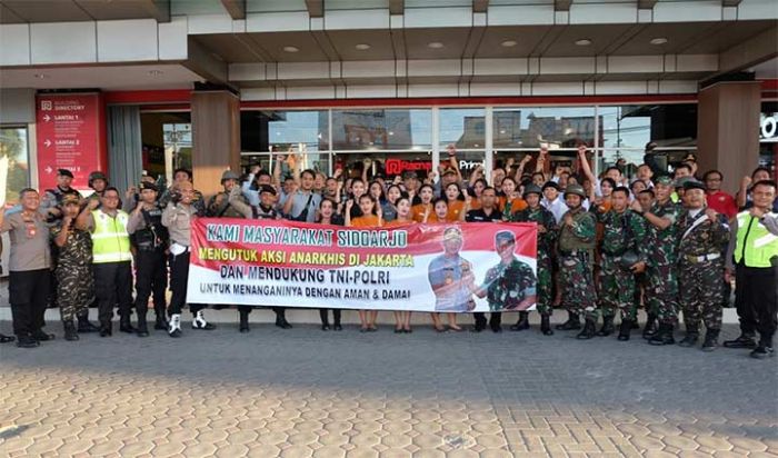 Gelar Patroli Bersama, TNI-Polri Dapat Dukungan Warga untuk Wujudkan Kamtibmas Aman dan Damai