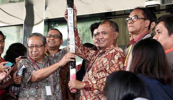 Luhut: Presiden Setuju Revisi UU KPK, Johan Budi Bantah Jokowi Terbitkan Surpres