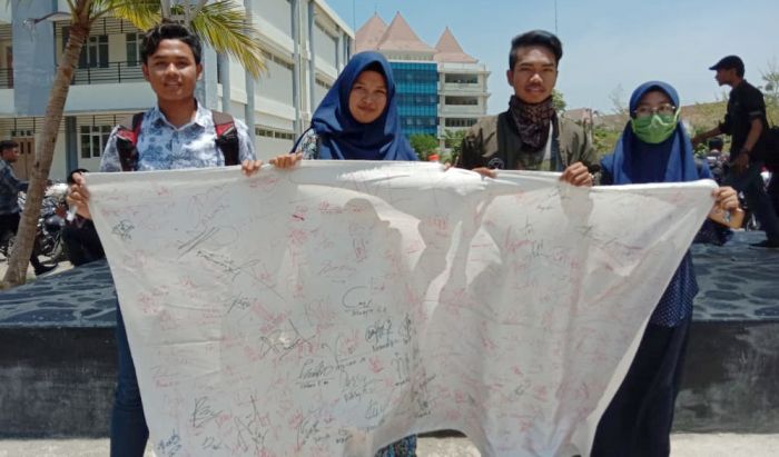 Tolak Revisi UU KPK dan RUU KUHP, Mahasiswa UTM Gelar Aksi Solidaritas 1.000 Tanda Tangan