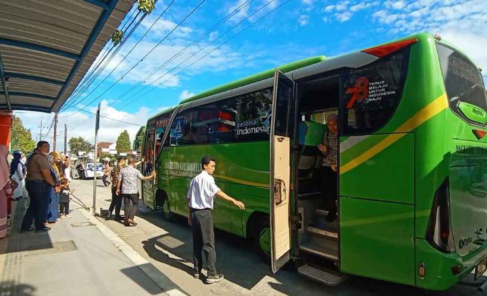 Bantu Akomodasi Pelajar, Dishub Kabupaten Blitar Gunakan Anggaran DBHCHT untuk Pengadaan 2 Bus