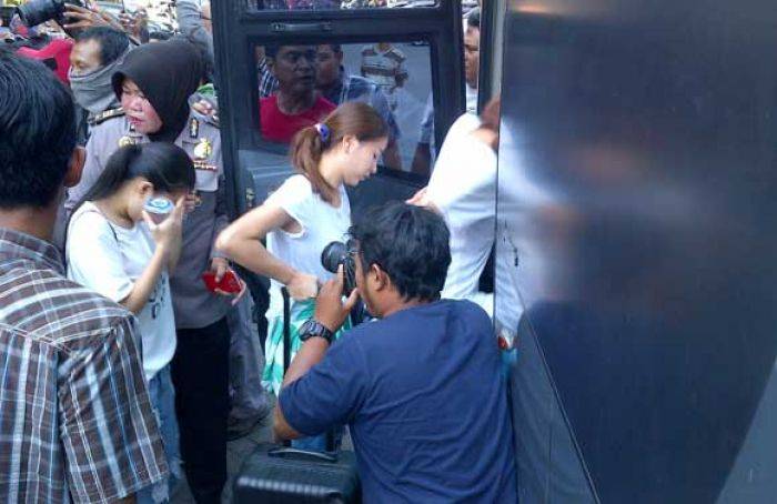 32 WNA Komplotan Penipuan Canggih Ditangkap di Surabaya