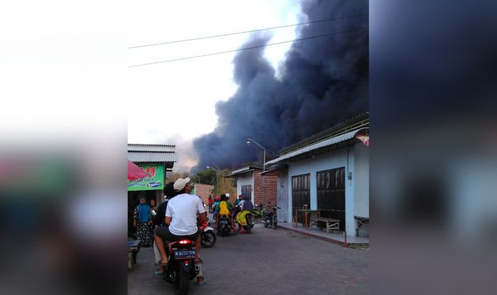 Kebakaran Gudang Tiner PT. MBM di Pasuruan Merembet ke Gedung SDN Randupitu 1