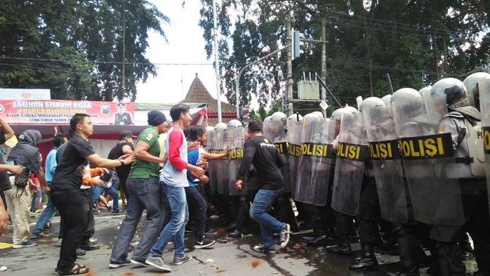 ​350 Personel Polres Blitar Kota Gelar Simulasi Pengamanan Pilkada