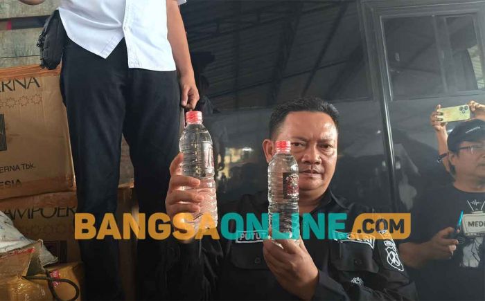 Polres Blitar Amankan Ribuan Botol Arak Bali yang Hendak Dikirim ke Luar Jawa