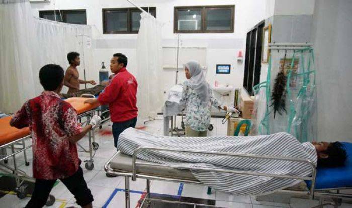 Kecelakaan di Raya Jatigedong Jombang: Truk Terjungkal, 1 Tewas dan 10 Luka-luka