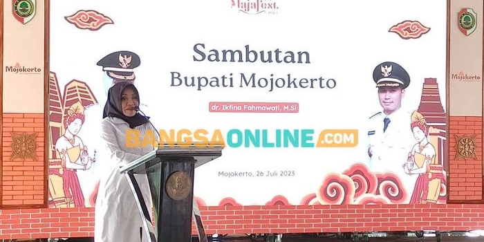 Bupati Mojokerto, Ikfina Fahmawati, saat konferensi pers terkait Majafest 2023. Foto: YUDI EKO PURNOMO/BANGSAONLINE