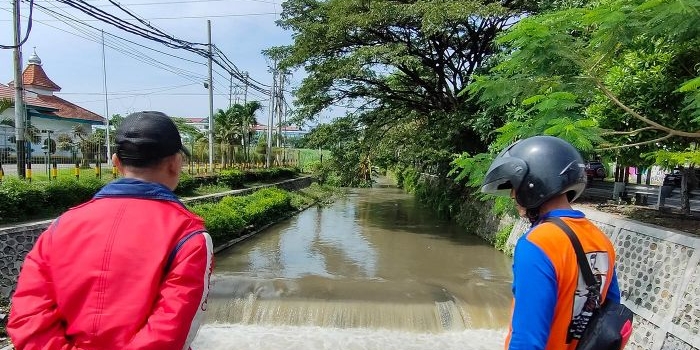 kakak-beradik-yang-hanyut-di-sungai-parung-kediri-akhirnya-ditemukan-meninggal-dunia