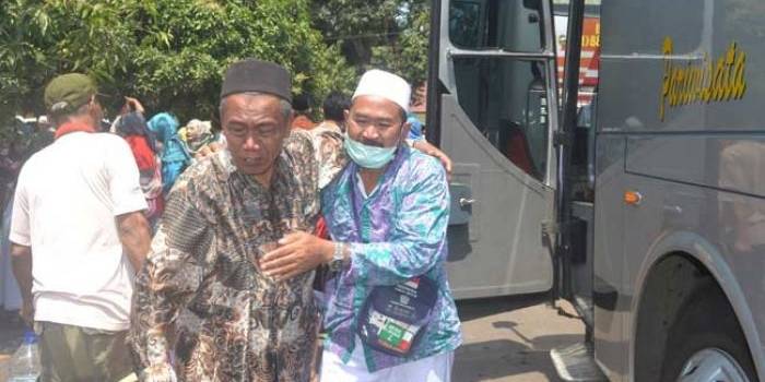 Jamaah haji asal Tuban saat pulang dari Makkah 2015 lalu. foto: suwandi/ BANGSAONLINE.com