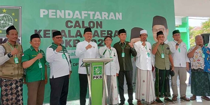 Ketua DPRD Kabupaten Pasuruan, Sudiono Fauzan atau yang akrab disapa Mas Dion, saat mendaftar sebagai calon kepala daerah dalam penjaringan internal PKB.