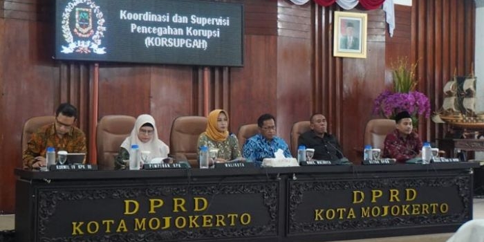 Wali Kota Ika Puspitasari bersama Forkopimda Kota Mojokerto dalam kegiatan sosialisasi Korsupgah.