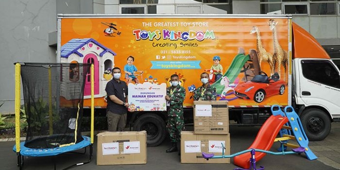 Toys Kingdom melalui Kawan Lama Foundation memberikan mainan edukatif kepada anak-anak yang tengah melakukan isolasi mandiri di Wisma Atlet, Kemayoran. (foto: ist)