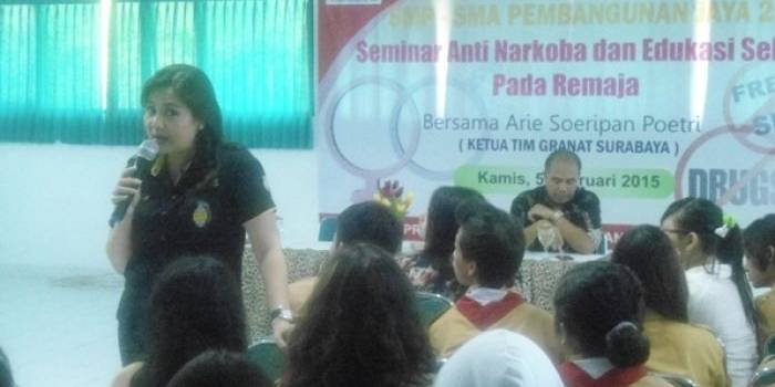 Sosialisasi bahaya narkoba dan free sex di SMP-SMA Pembangunan Jaya 2. (Nanang Ichwan/BangsaOnline)