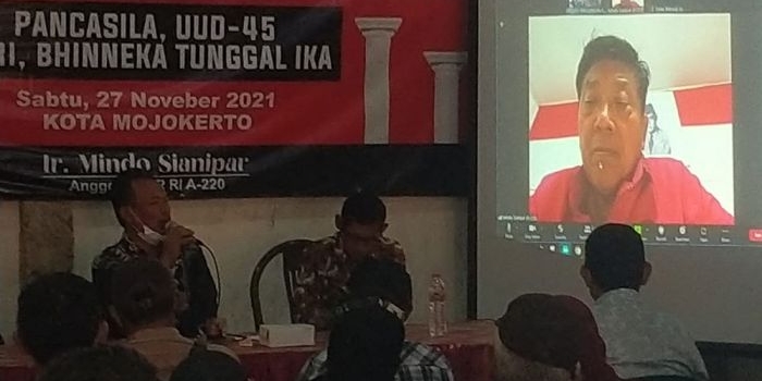 Ketua DPC PDIP Kota Mojokerto, Santoso Bekti Wibowo, saat hadir dalam acara sosialisasi 4 pilar. Foto: YUDI EKO PURNOMO/ BANGSAONLINE
