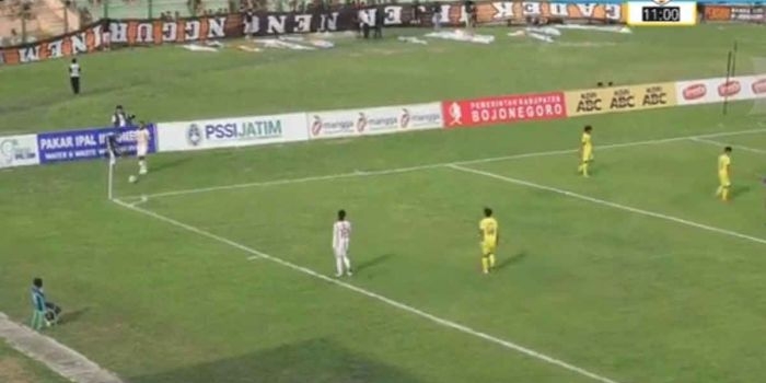 Pertandingan Persibo vs Inter Pemuda Kediri.
