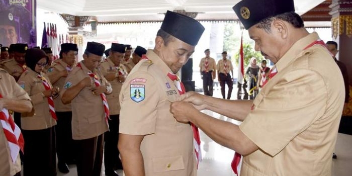 Wakil Bupati Mojokerto sekaligus Wakil Ketua Mabicab Gerakan Pramuka Mojokerto Pungkasiadi, melantik dan mengukuhkan 48 orang Pengurus Kwartir Cabang Gerakan Pramuka Kabupaten Mojokerto Masa Bakti 2019-2024. 