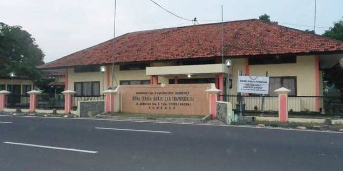 Kantor Dinas Tenaga Kerja, dan Transimigrasi (Disnakertrans) Kabupaten Sumenep. foto: rahamtullah/ BANGSAONLINE