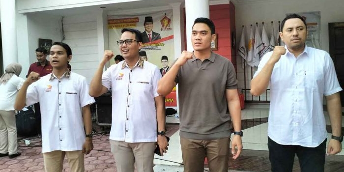 Ketua Pimpinan Cabang Tidar Surabaya, Dwi Wijayanto, saat foto bersama usai menggelar nonton bareng film Sang Patriot.