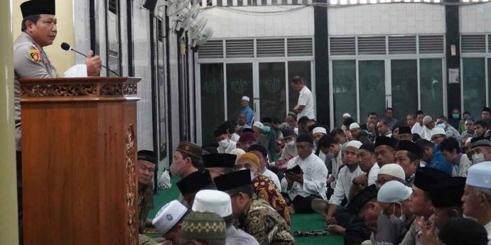 silaturahmi-ke-jamaah-masjid-al-falah-surabaya-kapolda-jatim-paparkan-perkembangan-kamtibmas