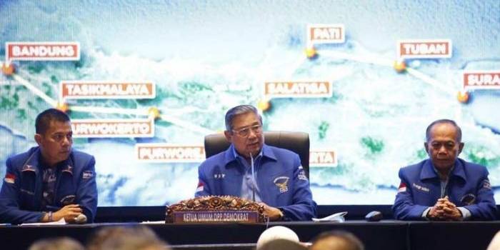 KONSOLIDASI: Ketum PD SBY saat rapat penutupan Tour De Java, di Harris Hotel, Gubeng, Surabaya, Minggu (20/3). foto: detikcom
