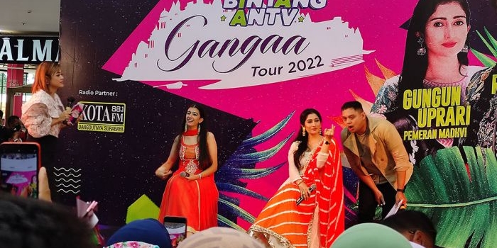 Jumpa fans dua artis bollystar serial Gangaa, Ruhana Khanna (pemeran Gangaa) dan Gungun Uprari (pemeran Madhvi) di Lippo Plaza Sidoarjo.
