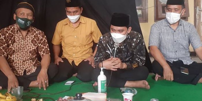 Wakil Bupati Mojokerto Muhammad Al-Barra saat acara temu kangen bersama Relawan Bekisar di Domas Trowulan Mojokerto, Sabtu (11/9/2021). foto: Rochmat Saiful Aris/ Bangsaonline.com