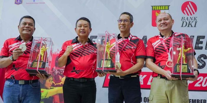 Pj Gubernur DKI Jakarta, Heru Budi Hartono, meraih juara pertama kategori Pistol Individu dalam Kejuaraan Menembak Nasional Bank DKI Cup 2023.