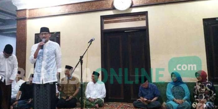 Sandiaga Uno, Wakil Gubernur terpilih DKI Jakarta saat memberikan motivasi bisnis ekonomi kreatif kepada santri Ponpes Tebuireng Jombang, Jawa Timur, Sabtu (10/6/2017). foto: ROMZA/ BANGSAONLINE