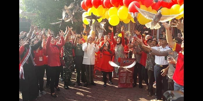 Forkopimda saat hendak memberangkatkan kirab budaya Harmoni Nusantara di Kota Mojokerto. Foto: YUDI EP/BANGSAONLINE