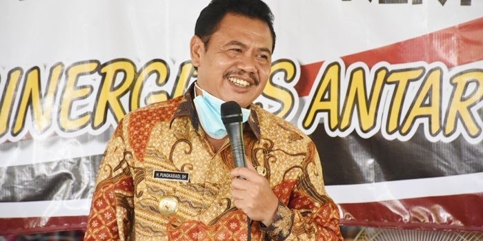 Bupati Pungkasiadi ketika memberikan pengarahan kepada cakasek.