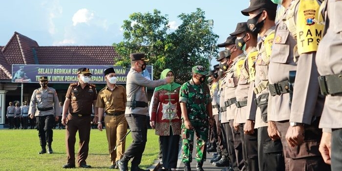  Apel Penerimaan BKO Brimob Polda Jatim dan Pergeseran Pasukan Pengamanan Pilkades Serentak di Lapangan Apel Maha Patih Gajah Mada, Senin (12/09/2022) sore.