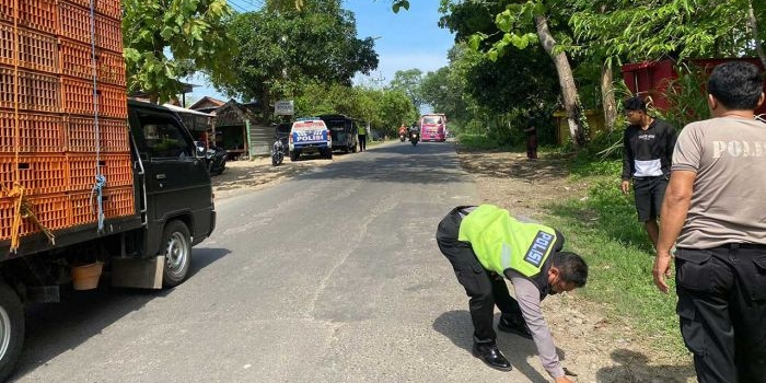 hindari-jalan-berlubang-pengendara-trail-di-tuban-tewas-tertabrak-truk