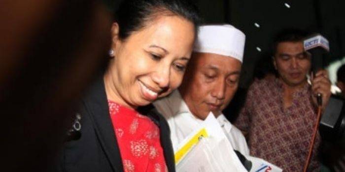 Mantan Menperindag Rini Mariani Soemarno Soewandi usai diperiksa penyidik Komisi Pemberantasan Korupsi (KPK), Jakarta, Selasa (25/6/2013) dalam kasus BLBI