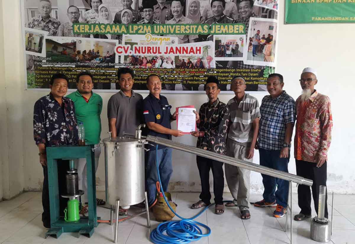 Fakultas Pertanian Unej Beri Bantuan Untuk Petani Kelor Di Sumenep