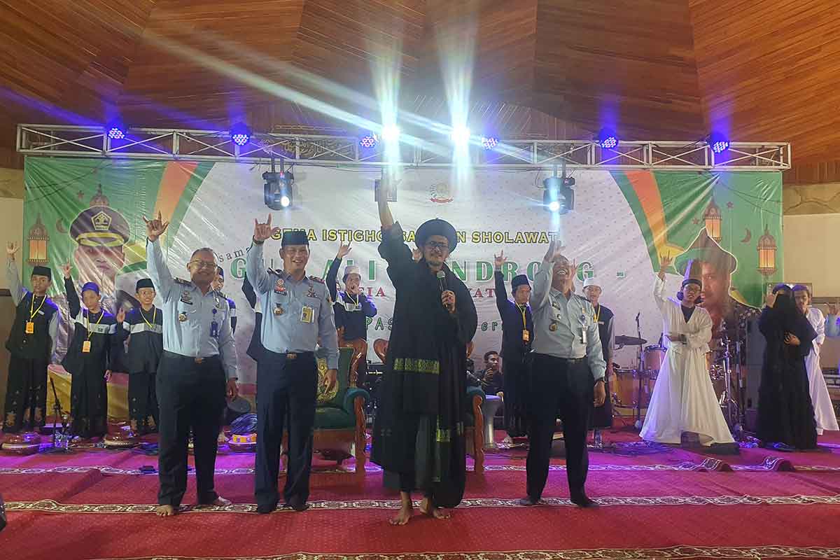 Warga Binaan Lapas Surabaya Ikuti Istighosah Dan Sholawat Bareng Gus