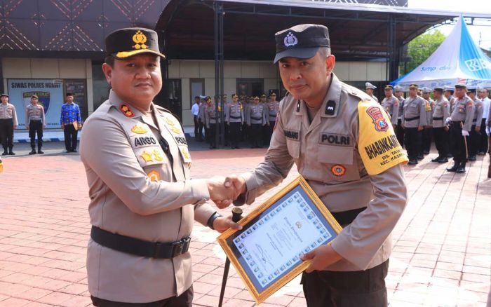 Puluhan Anggota Polres Ngawi Berprestasi Terima Apresiasi