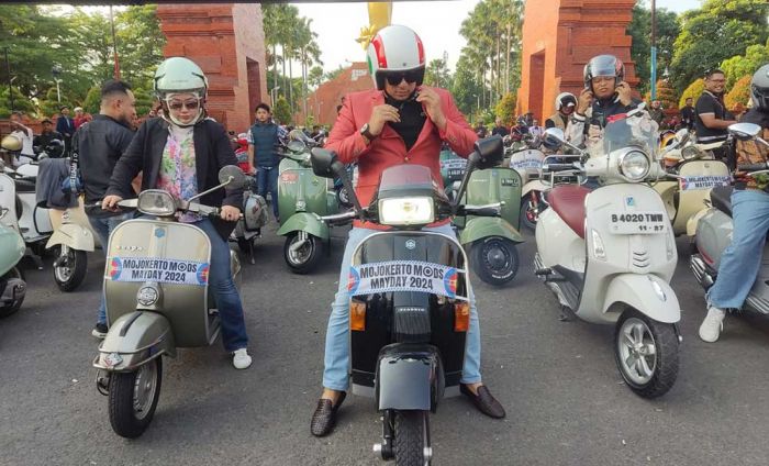 Peringati Mojokerto Mods May Day, Pj Wali Kota Mojokerto Kampanye Safety Riding Bareng Vespa Mania