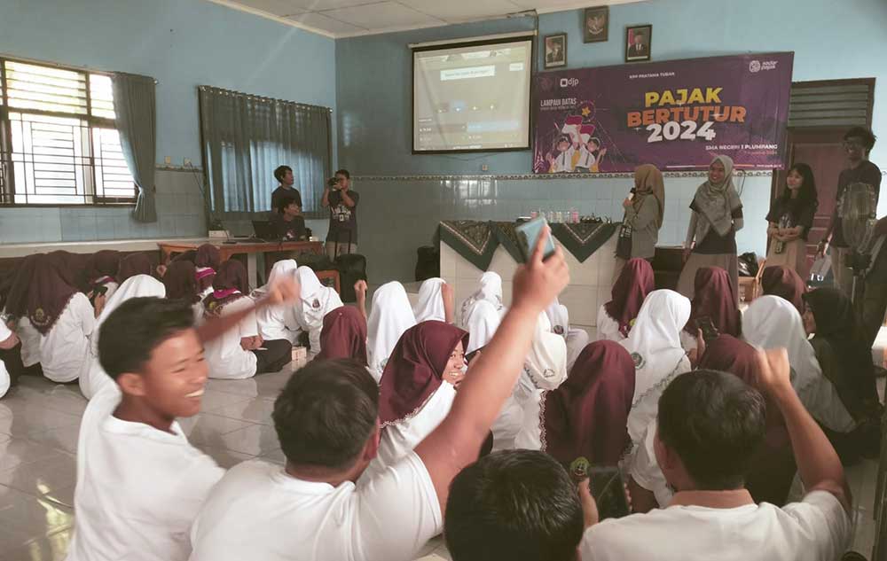 Kegiatan Pajak Bertutur 2024 yang diselenggarakan KPP Pratama Tuban di SMAN 1 Plumpang.