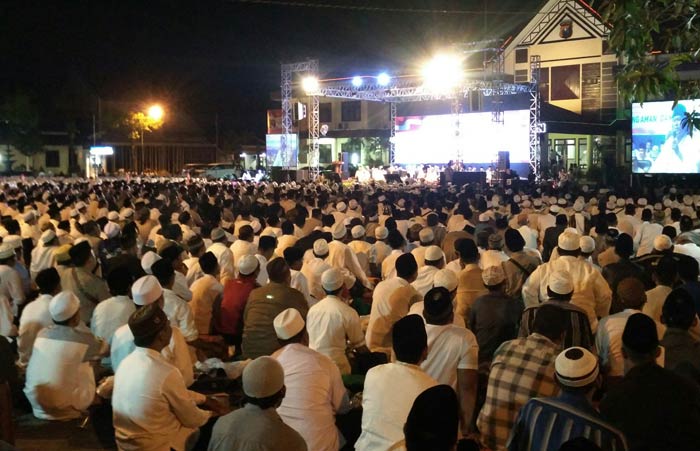 Istighosah Akbar yang digelar di halaman Mapolres Pasuruan, Kamis (27/09/2018) kemarin. foto: ANDI F/ BANGSAONLINE