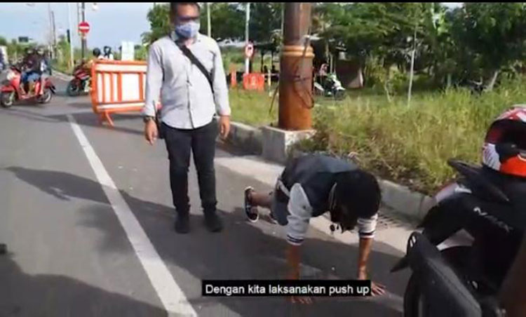 Keluyuran Tak Pakai Masker, Siap-siap Kena Push Up dan Disuruh Joget