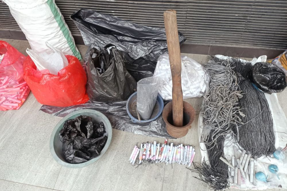Barang bukti bahan petasan yang diamankan dari tangan pelaku