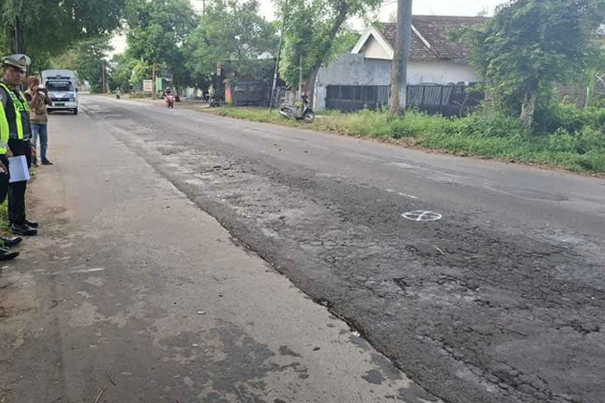 Lokasi kecelakaan maut yang menewaskan dua orang pengendara di Jalan Raya Desa Simbatan, Kecamatan Nguntoronadi, Magetan.