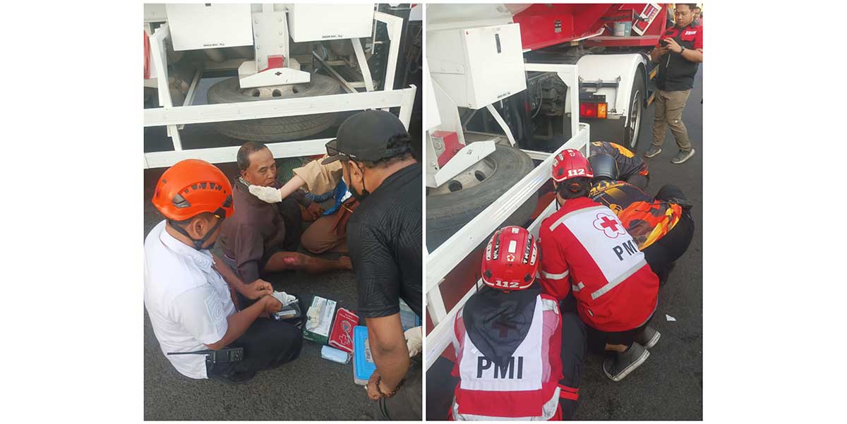 Evakuasi korban kecelakaan di Surabaya.