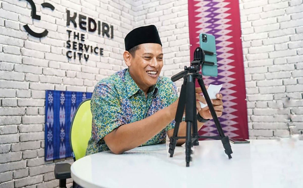 Wali Kota Kediri Abdullah Abu Bakar saat menjadi narasumber pada acara Ngaji di Instagram.