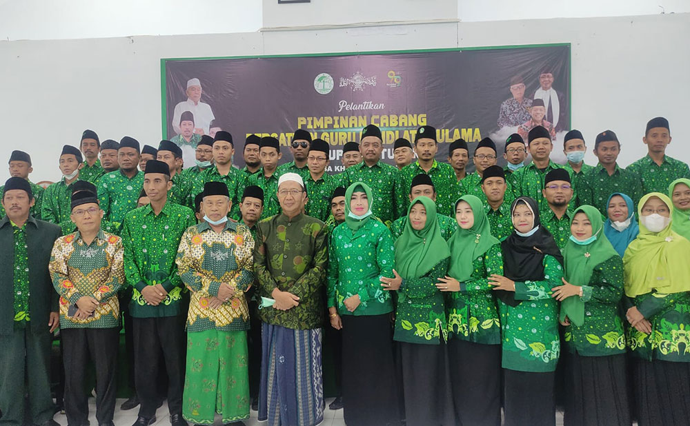Para Pengurus PC Pergunu Kabupaten Tuban foto bersama usai dilantik.